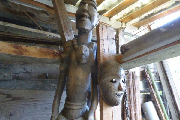 Holzfigur enes erfolgreichen Kopfjägers - Nagaland