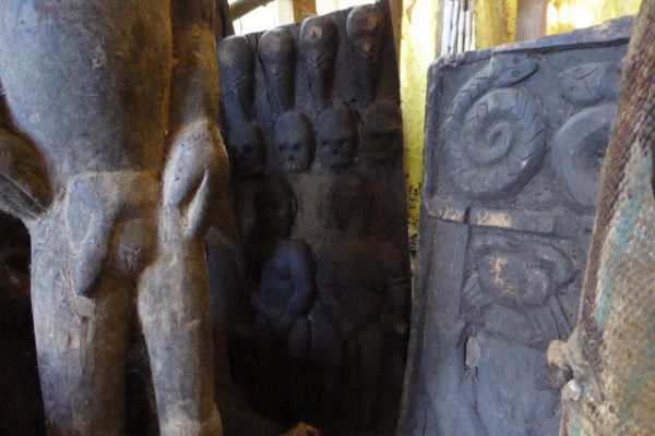 Holzrelief von Morang aus Nagaland - Asiatica Foth