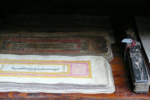 Tibetisches Buch - Asiatica Foth in Freiburg